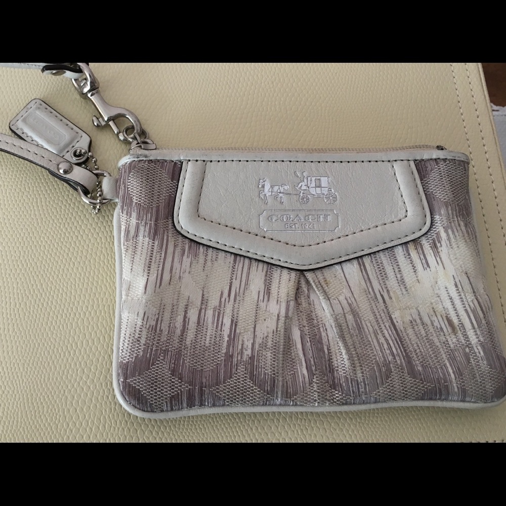 Coach Signature ‘Corner Zip’ Leather Wristlet